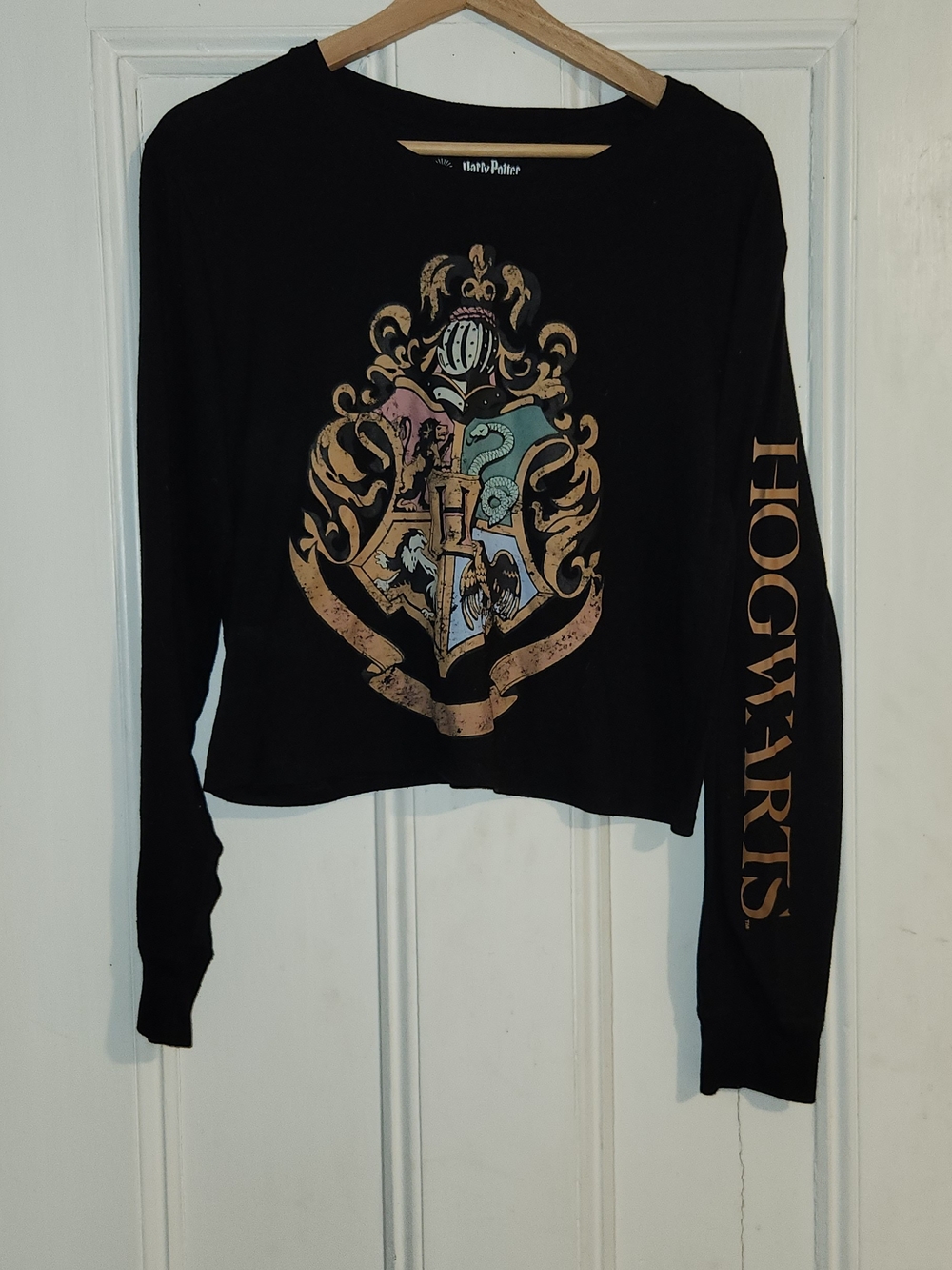 Warner Bros. Black Hogwarts Crest Cropped Crewneck Sweater